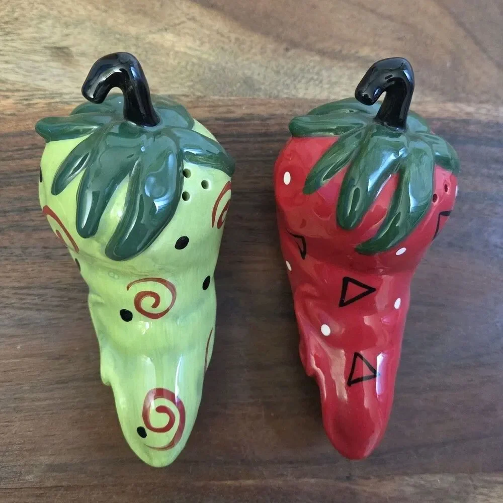 VTG Ceramic Hot Chile Peppers Salt and Pepper Shakers Novelty Set Red Lime Green